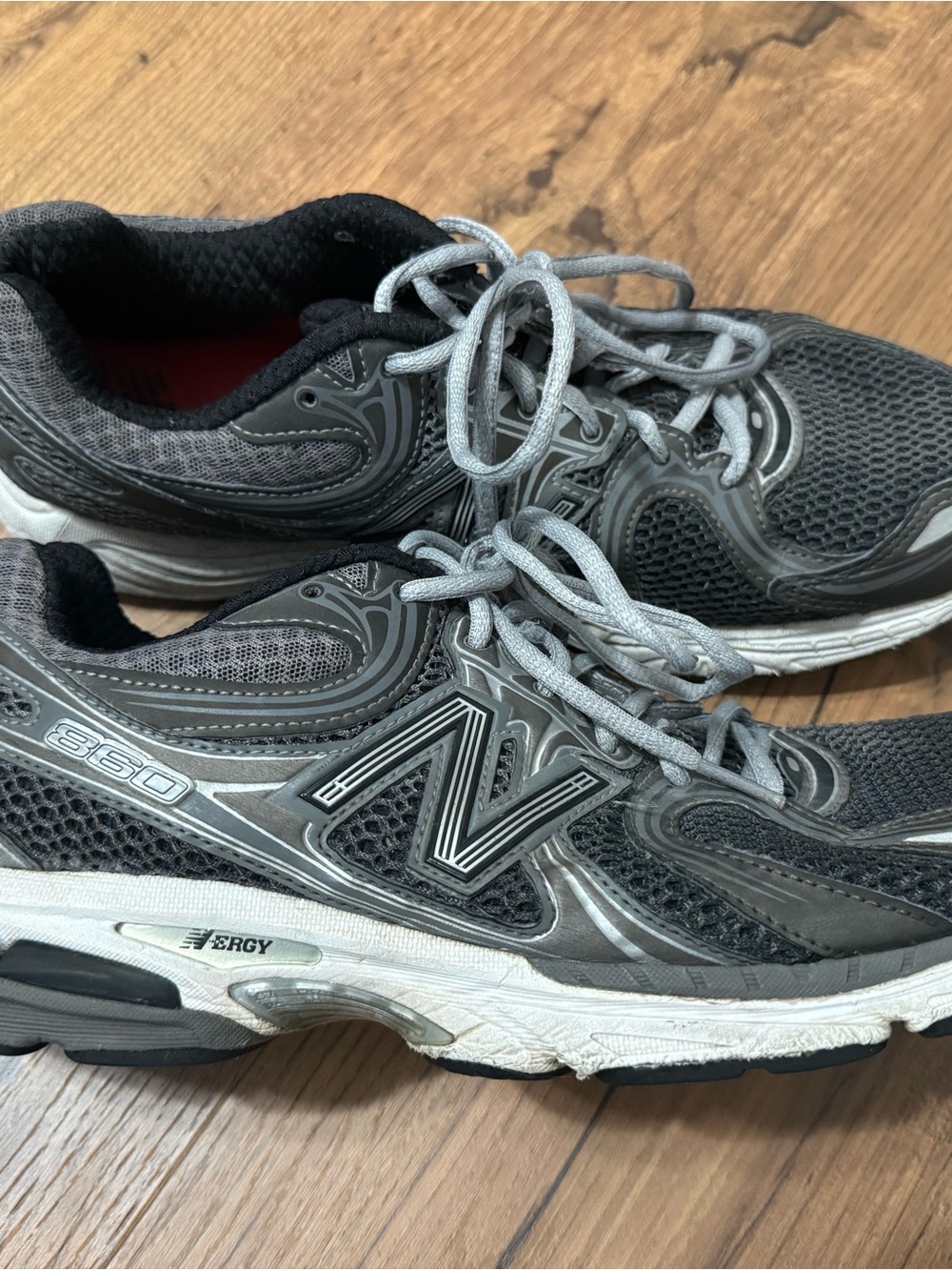 New Balance Men's Gray and Black 860 Stability Running Shoes size 11